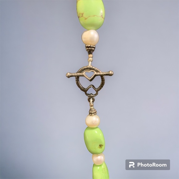 Vintage Lime green stones with faux pearl necklace Toggle clasp 91/2” - Picture 4 of 4